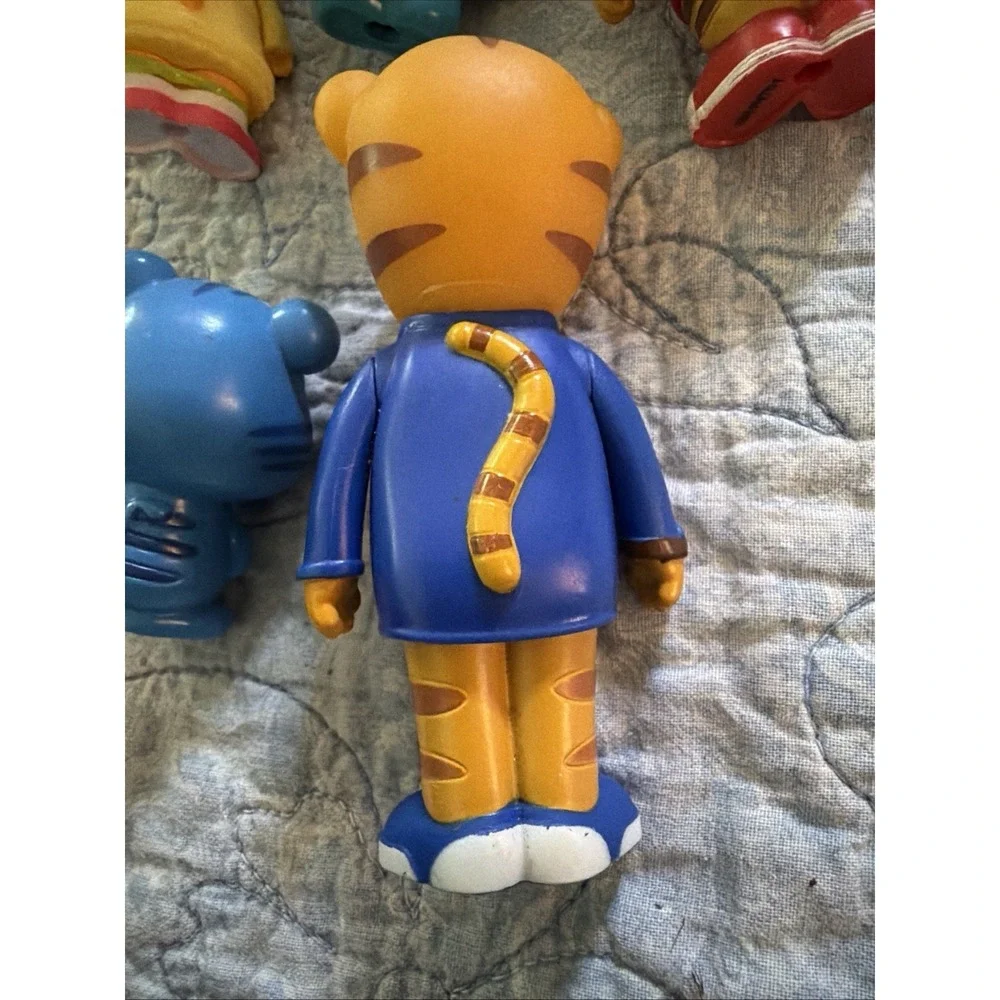 Daniel Tiger's Neighborhood Toy Friends & Family Figure Set Lot of 5